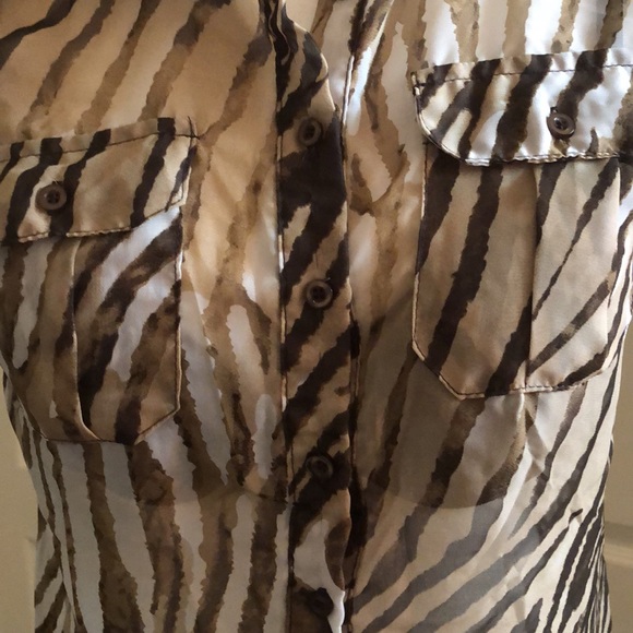🌼 Sheer Animal Print Button Down Blouse - Size M - Picture 11 of 12